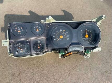 81-87 Squarebody Gauge Cluster.
